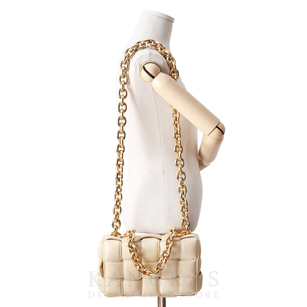 BOTTEGA VENETA(USED)보테가베네타 패딩 체인 카세트백